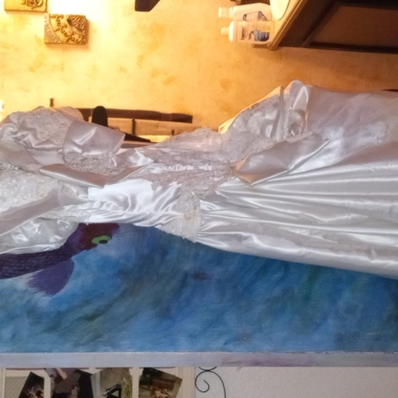 Vintage Ivory off shoulder beaded sequin bustled wedding gown - Picture 9 of 10